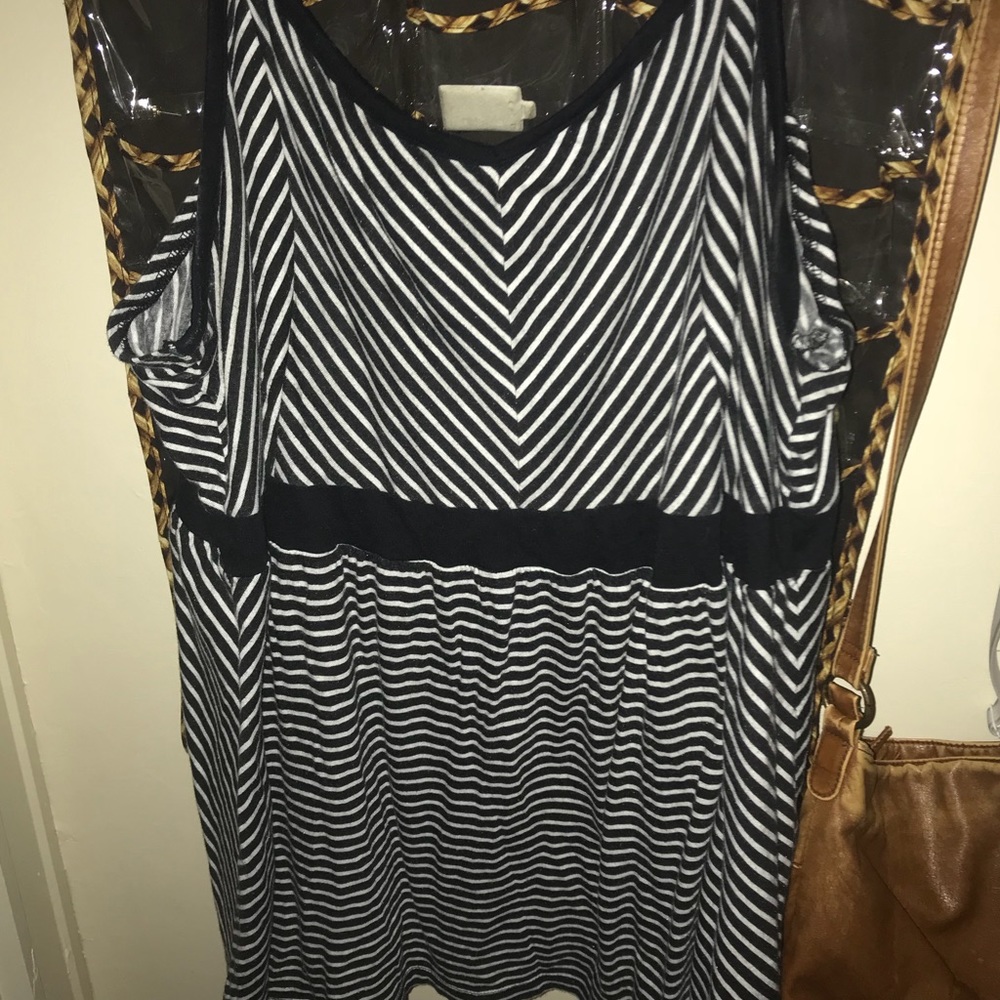 Adjustable straps  Torrid tank top size 4 (torrid)